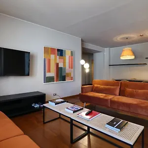 https://castello-luxury-apartment-in-the-heart-of-milan.italymilanhotels.net